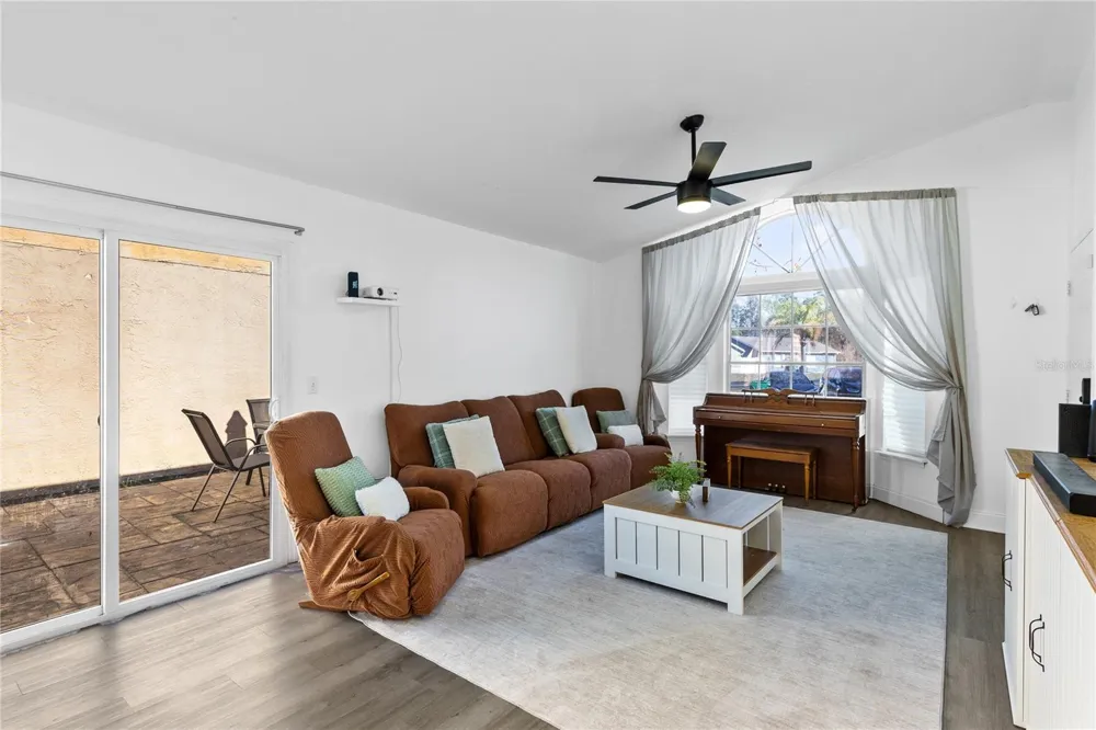 421 HORIZON DRIVE Winter Springs, FL 32708