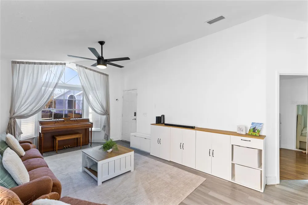 421 HORIZON DRIVE Winter Springs, FL 32708