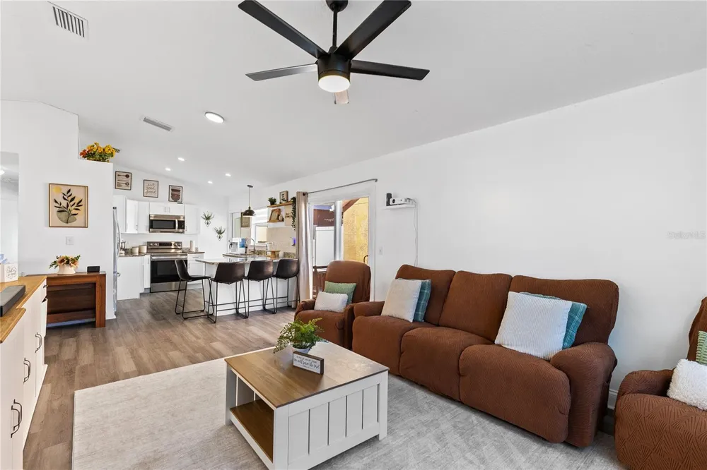 421 HORIZON DRIVE Winter Springs, FL 32708