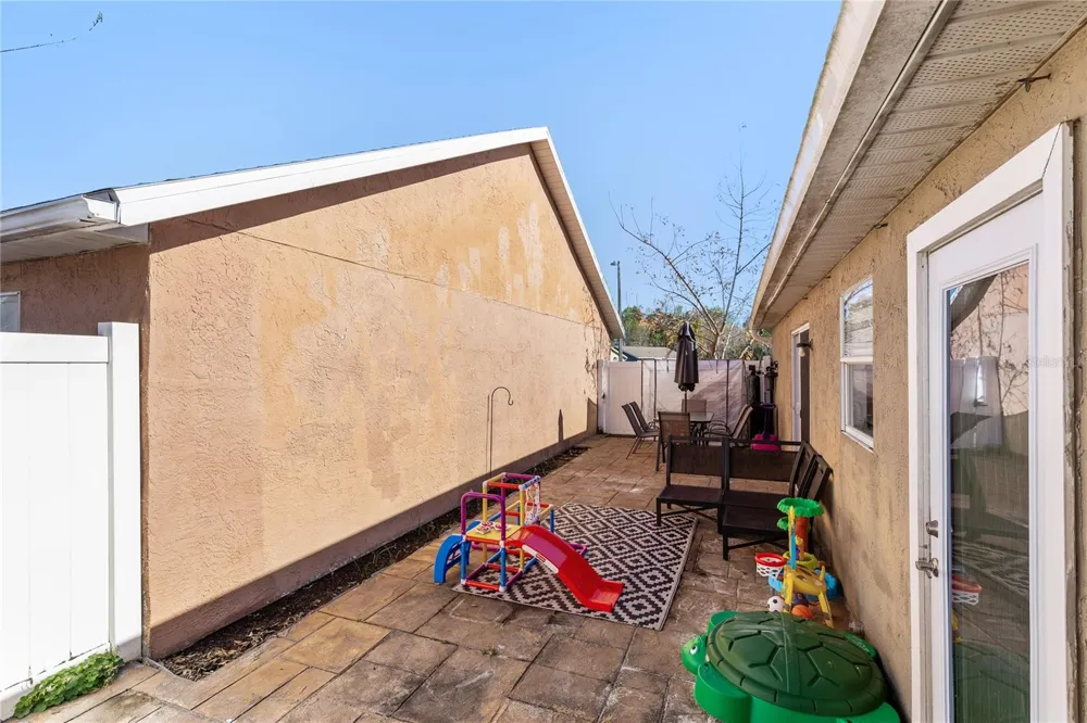 421 HORIZON DRIVE Winter Springs, FL 32708