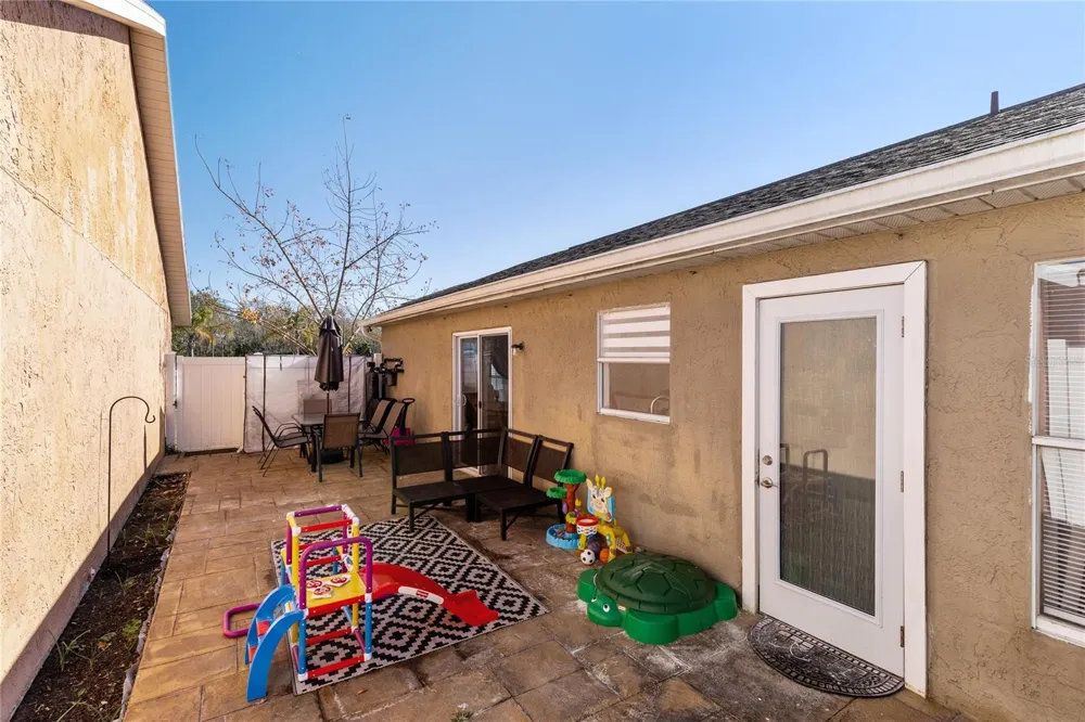 421 HORIZON DRIVE Winter Springs, FL 32708