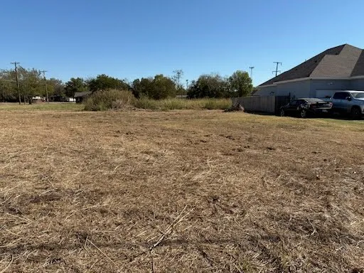 1002 S Smith Street Ennis, TX 75119