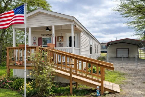 750 Waterfront Row