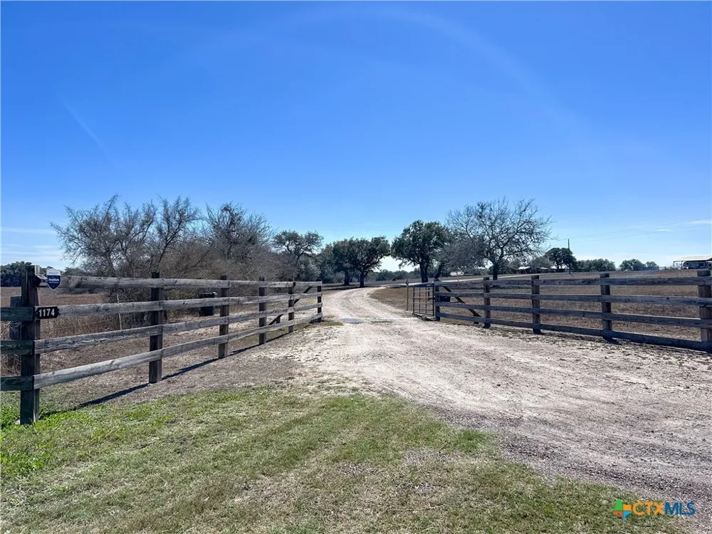1174 Charco Road Tuleta, TX 78162