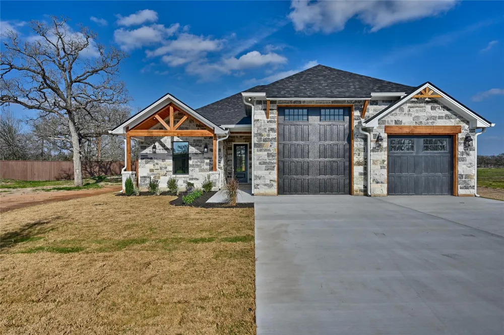 746 Lake Day Drive Somerville, TX 77879