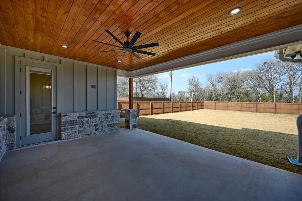 746 Lake Day Drive Somerville, TX 77879