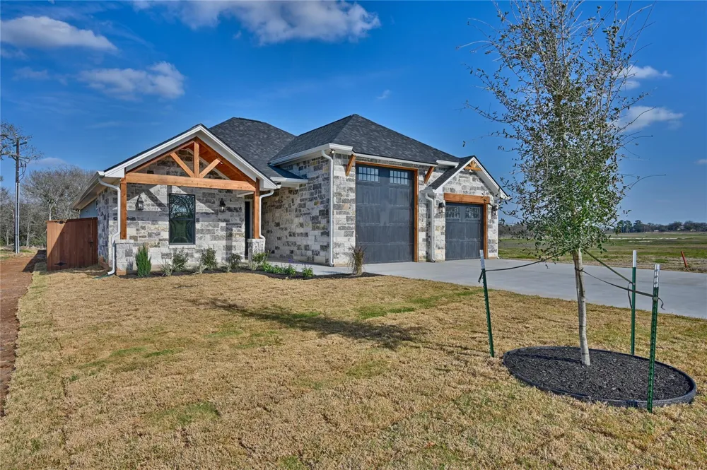 746 Lake Day Drive Somerville, TX 77879
