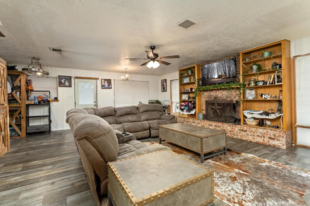 1589 Fm 163 Road Cleveland, TX 77327