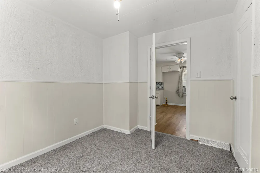 1644 Liberty Avenue Lincoln Park City, MI 48146