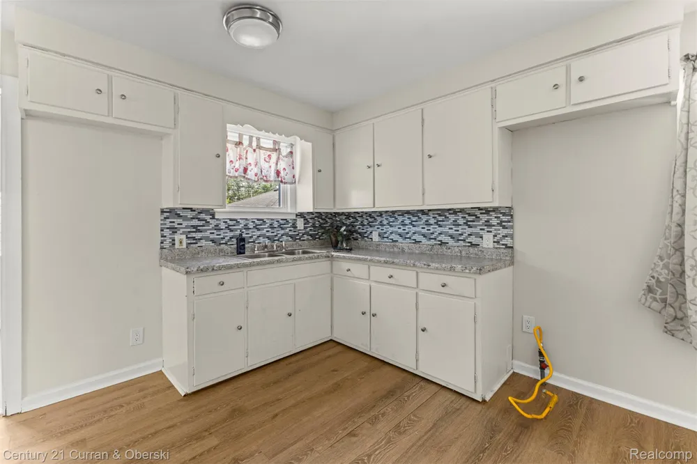 1644 Liberty Avenue Lincoln Park City, MI 48146
