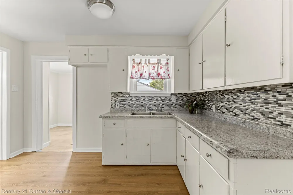 1644 Liberty Avenue Lincoln Park City, MI 48146
