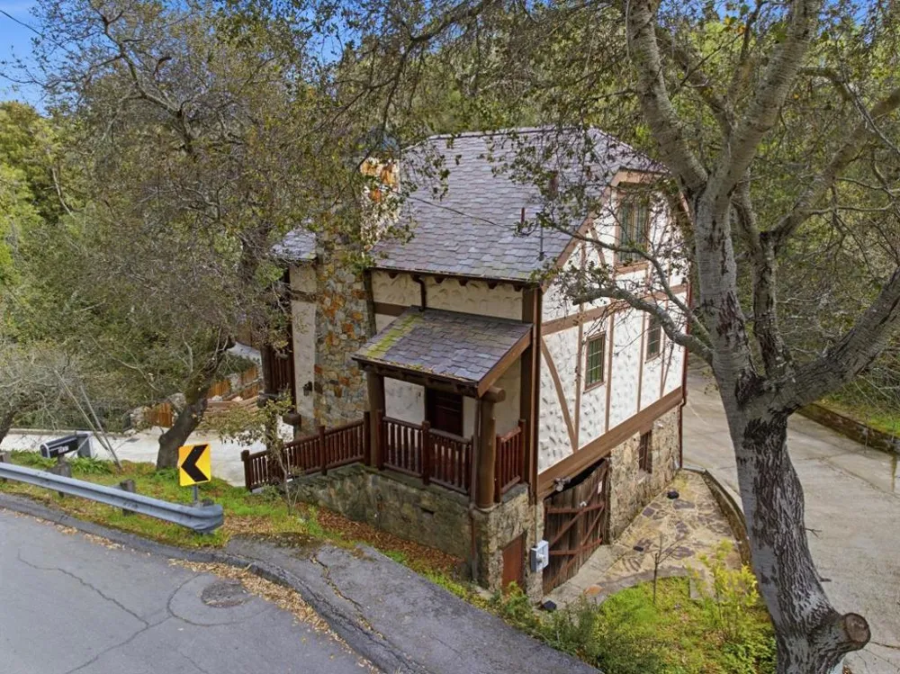 3035 Canyon Road Burlingame, CA 94010