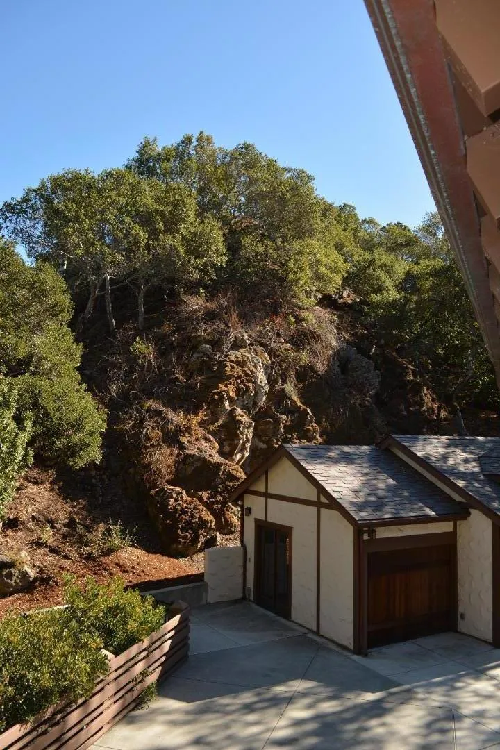 3035 Canyon Road Burlingame, CA 94010