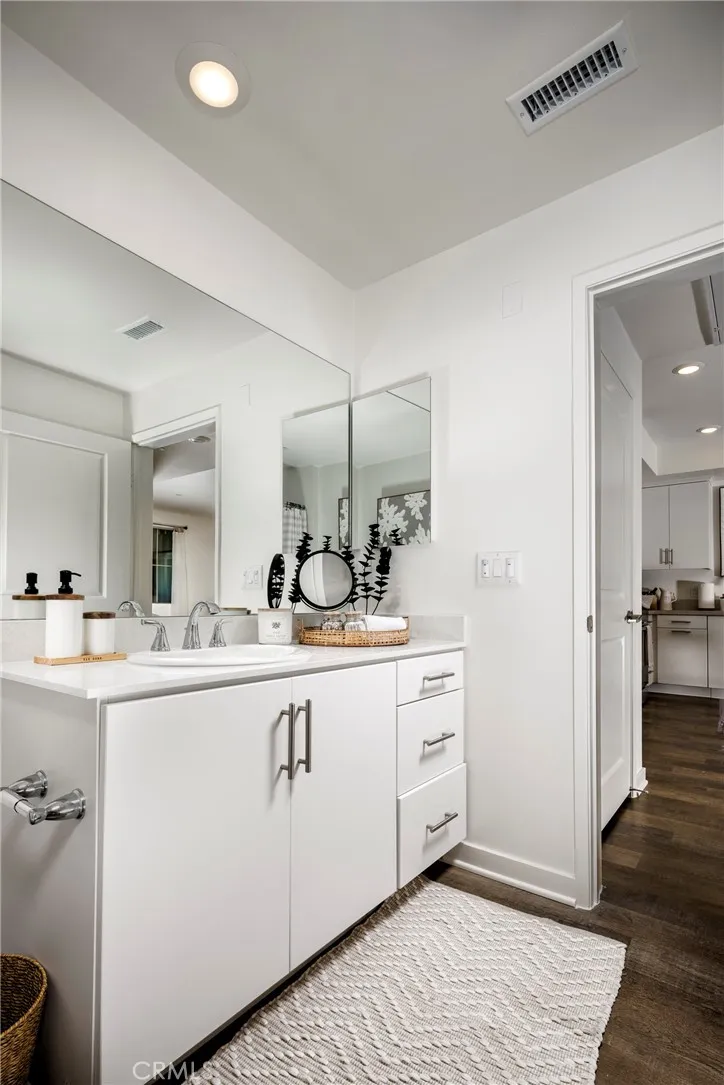 9011 Cerise Lane #129 Cypress, CA 90630