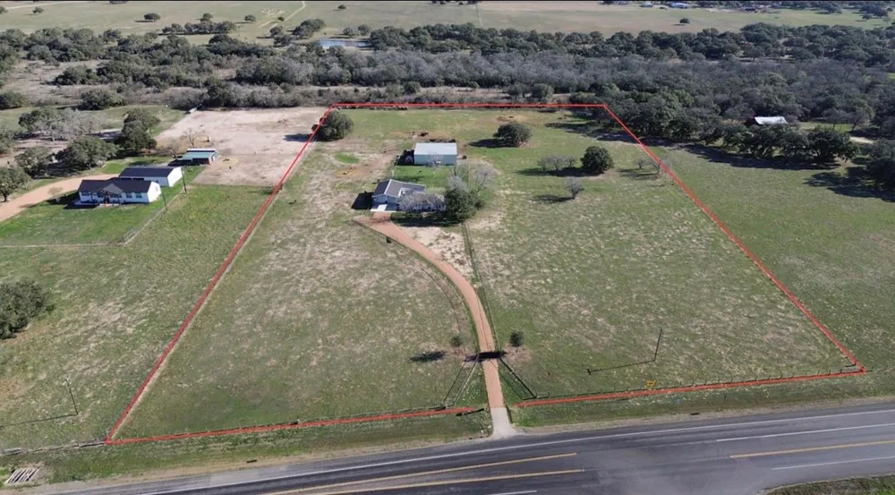 8652 State Highway 111 E Yoakum, TX 77995