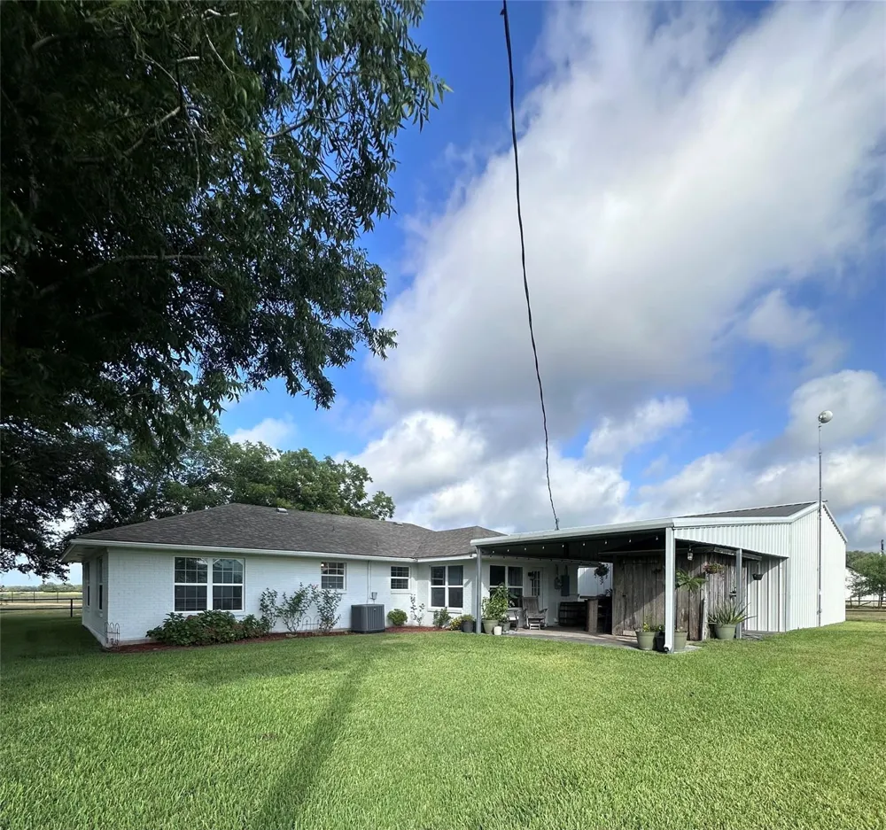 8652 State Highway 111 E Yoakum, TX 77995