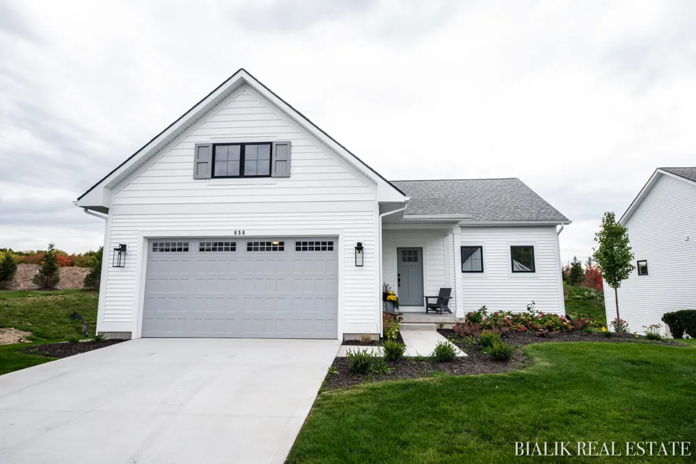 594 Sun Vale Lane Grandville, MI 49418