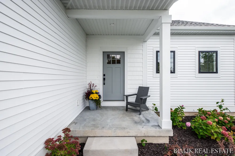 594 Sun Vale Lane Grandville, MI 49418