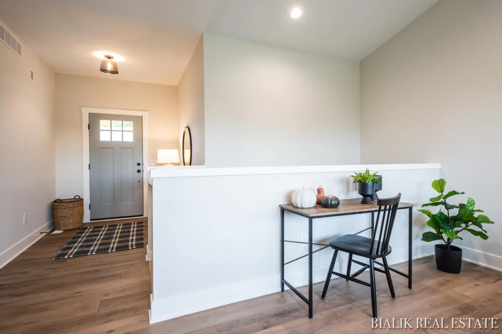594 Sun Vale Lane Grandville, MI 49418