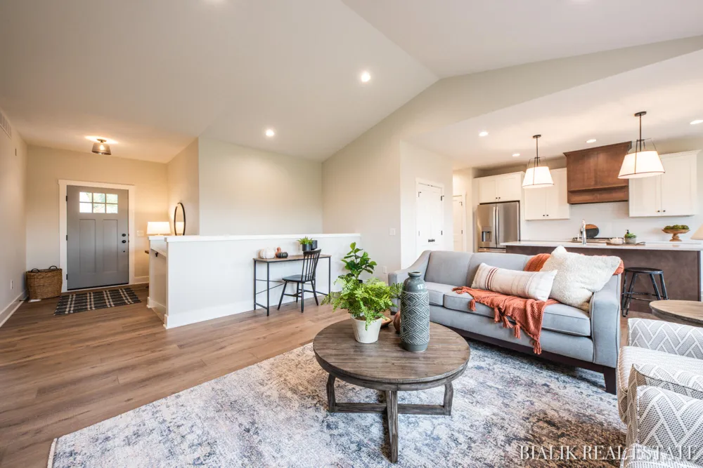594 Sun Vale Lane Grandville, MI 49418