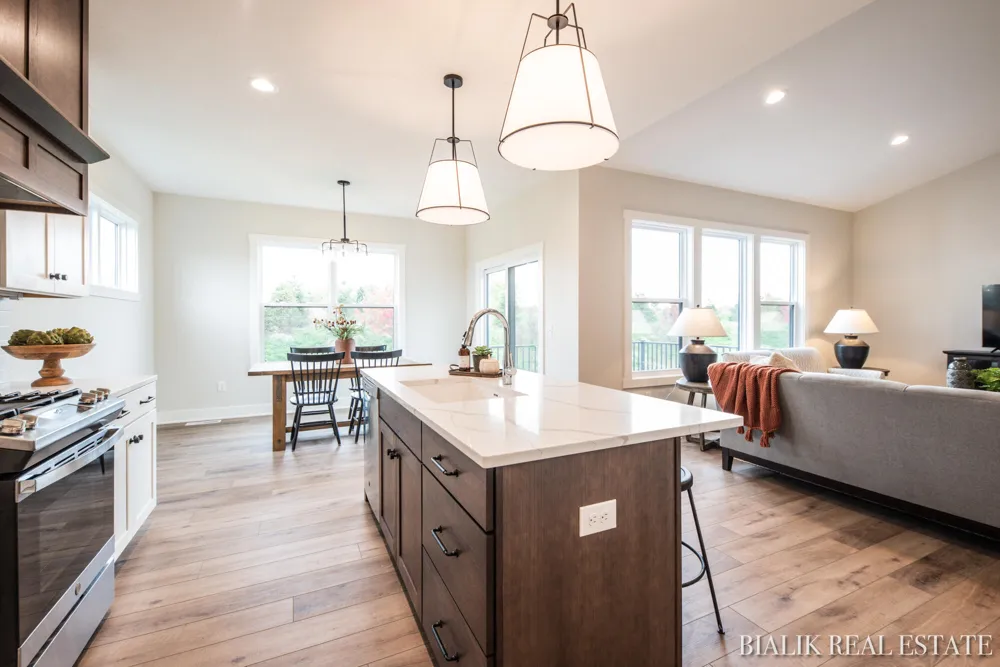 594 Sun Vale Lane Grandville, MI 49418