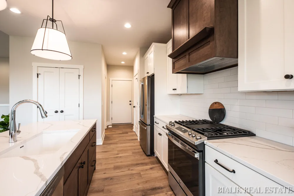 594 Sun Vale Lane Grandville, MI 49418