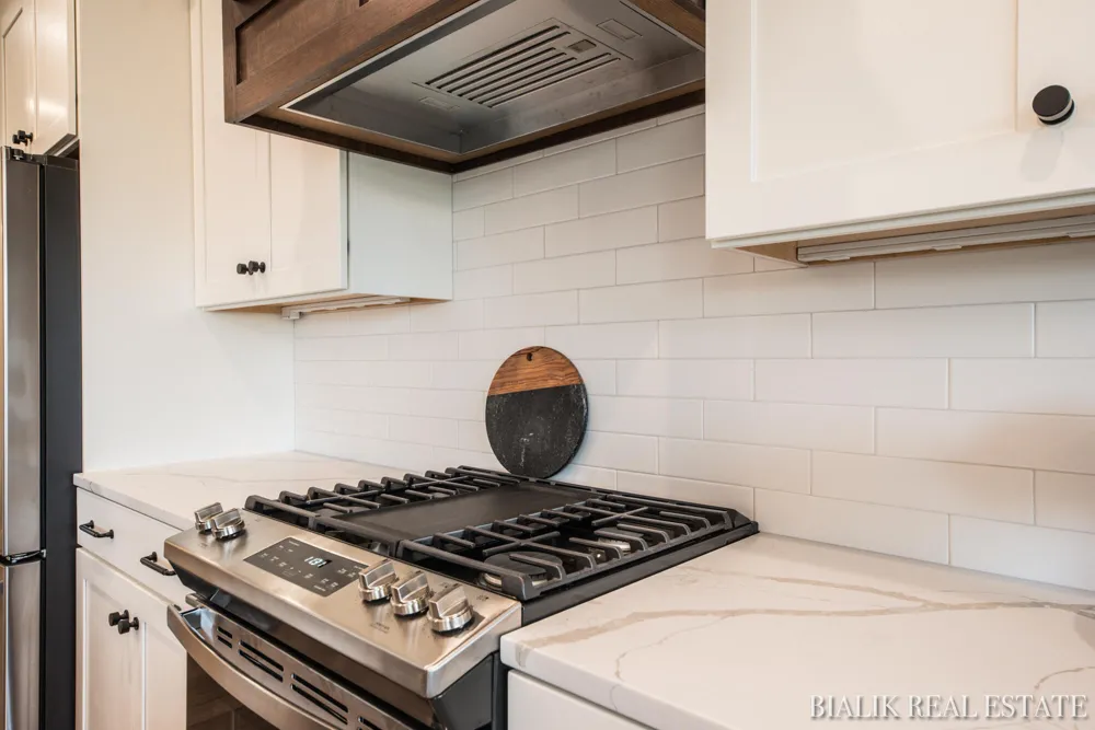 594 Sun Vale Lane Grandville, MI 49418