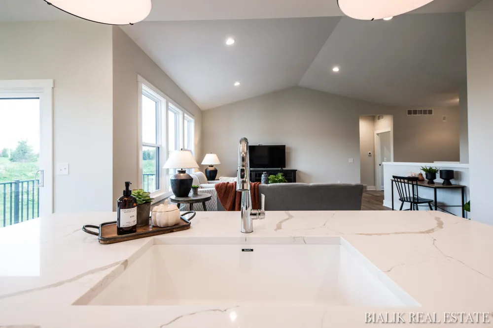 594 Sun Vale Lane Grandville, MI 49418