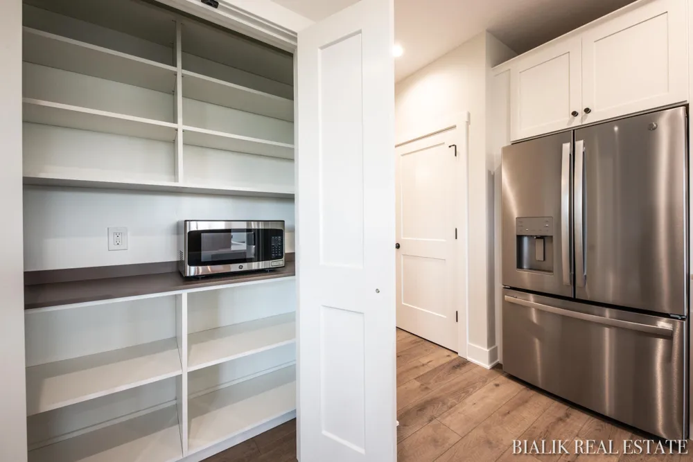 594 Sun Vale Lane Grandville, MI 49418