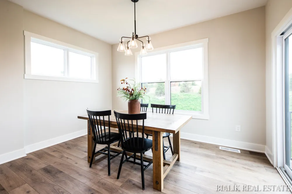 594 Sun Vale Lane Grandville, MI 49418