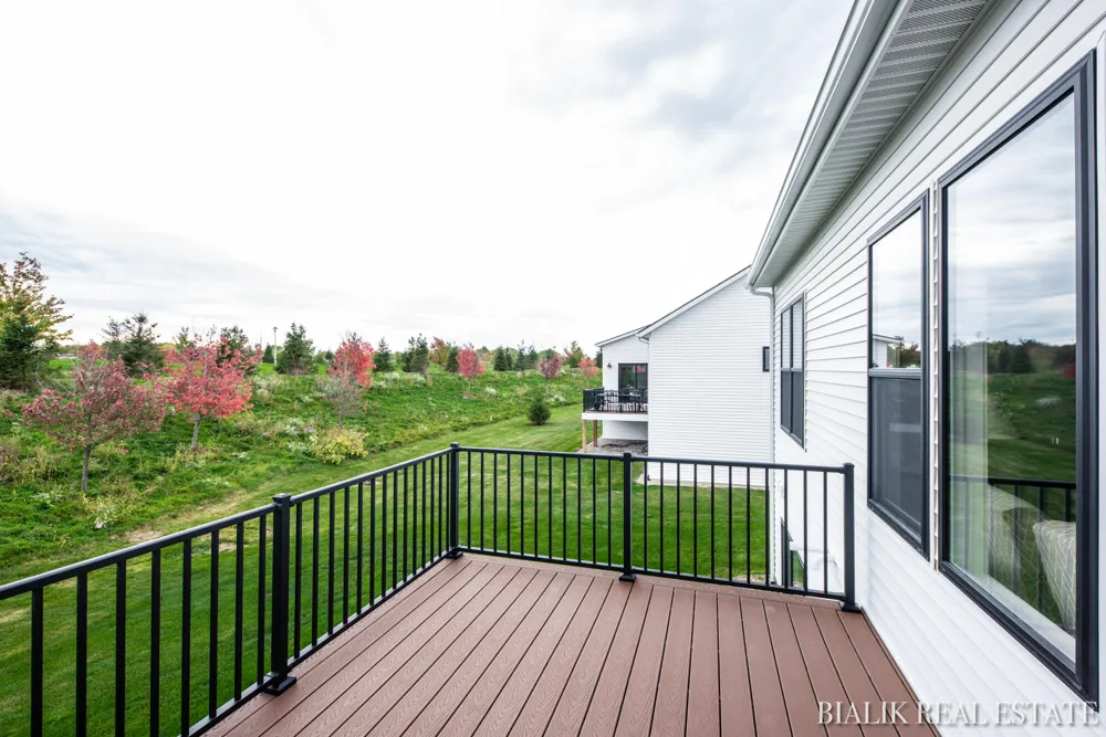 594 Sun Vale Lane Grandville, MI 49418