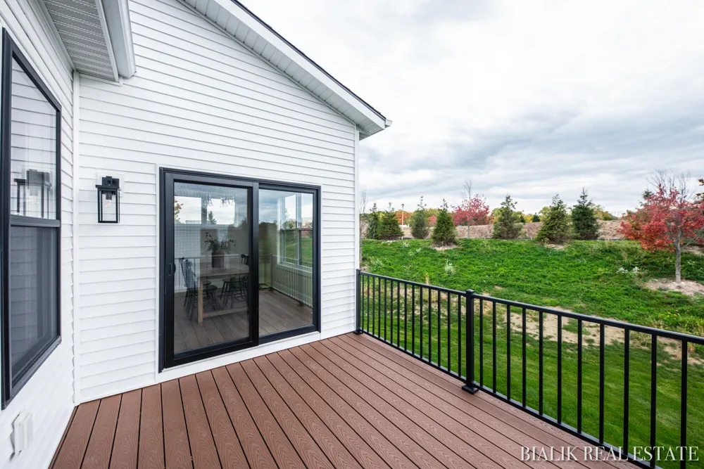 594 Sun Vale Lane Grandville, MI 49418