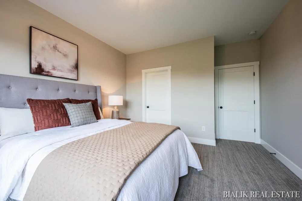 594 Sun Vale Lane Grandville, MI 49418