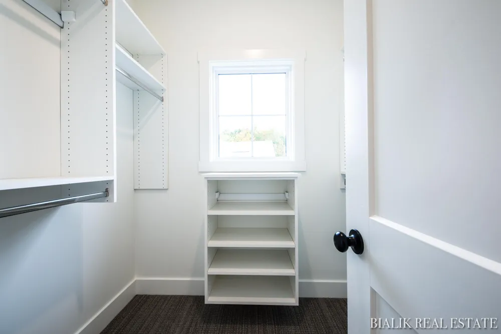 594 Sun Vale Lane Grandville, MI 49418