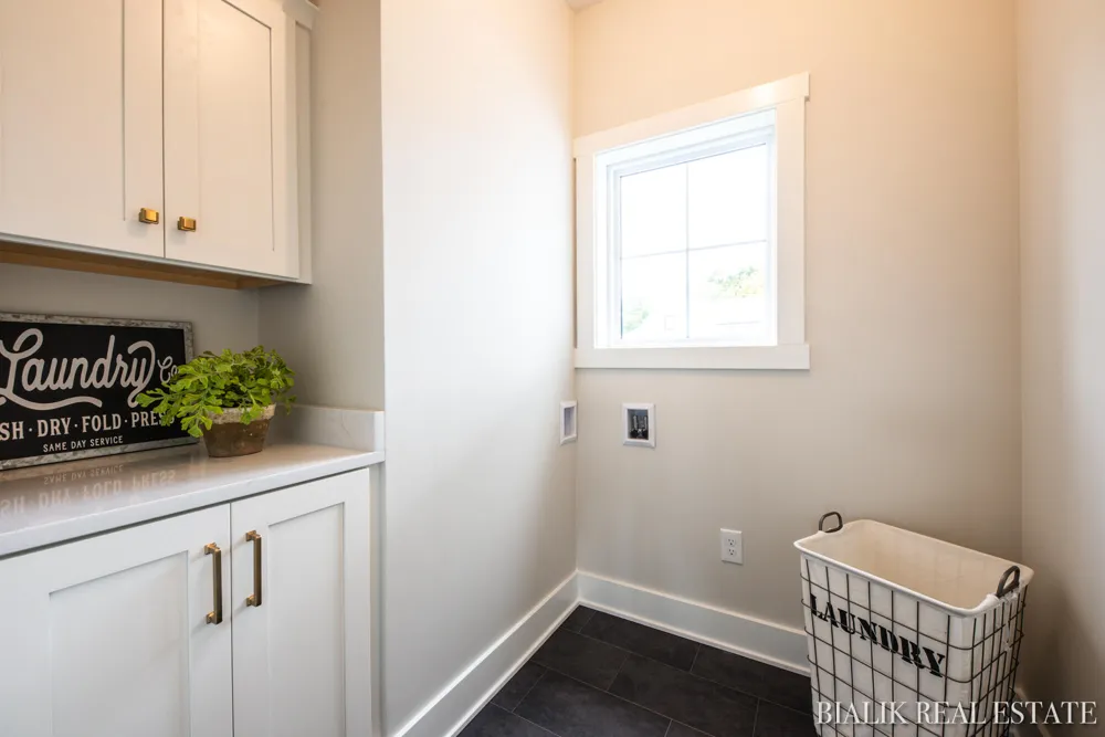 594 Sun Vale Lane Grandville, MI 49418