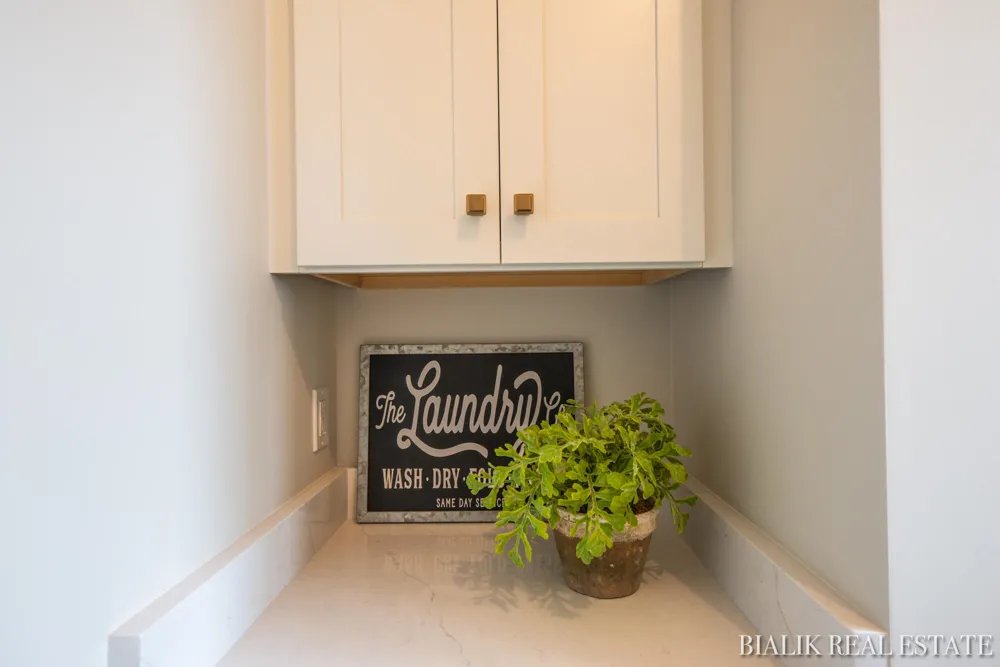 594 Sun Vale Lane Grandville, MI 49418