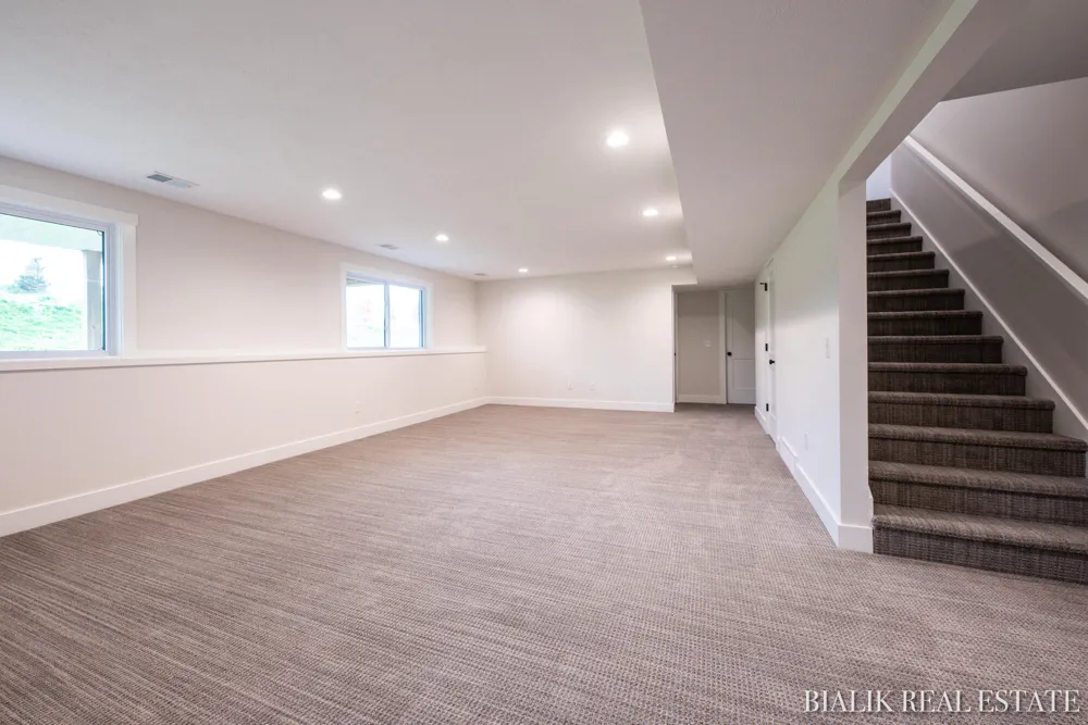 594 Sun Vale Lane Grandville, MI 49418