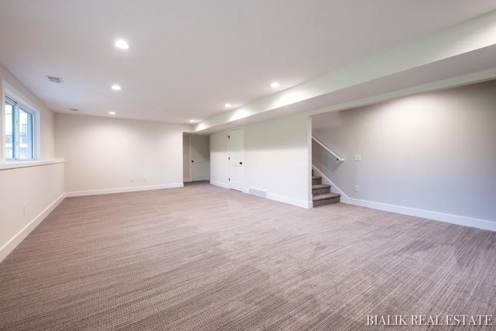 594 Sun Vale Lane Grandville, MI 49418