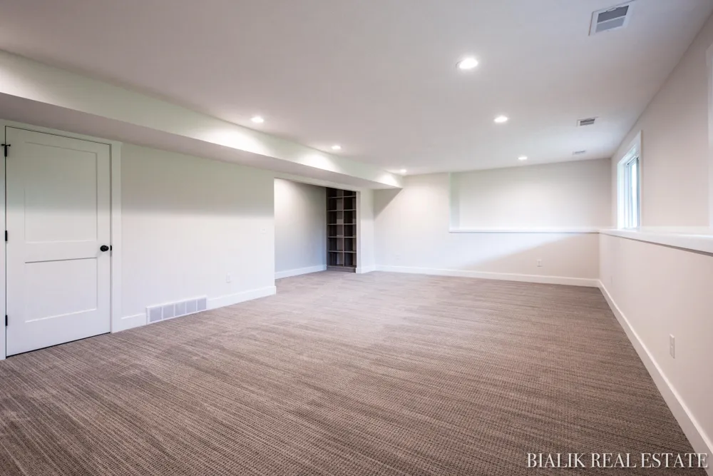 594 Sun Vale Lane Grandville, MI 49418