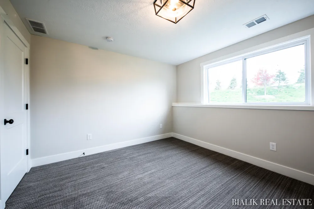 594 Sun Vale Lane Grandville, MI 49418