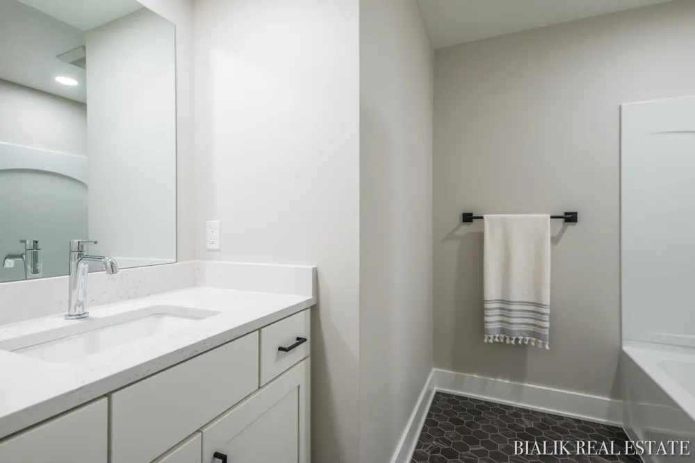 594 Sun Vale Lane Grandville, MI 49418