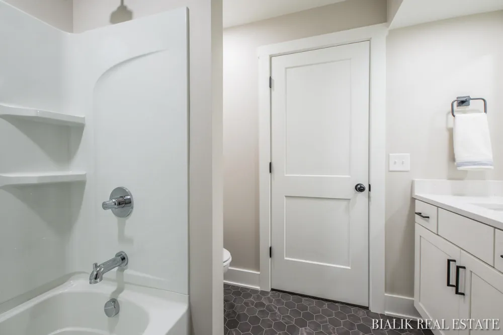 594 Sun Vale Lane Grandville, MI 49418