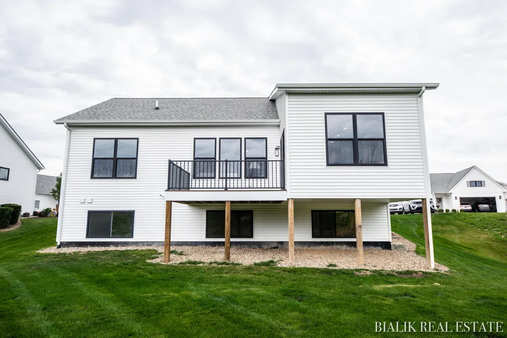 594 Sun Vale Lane Grandville, MI 49418