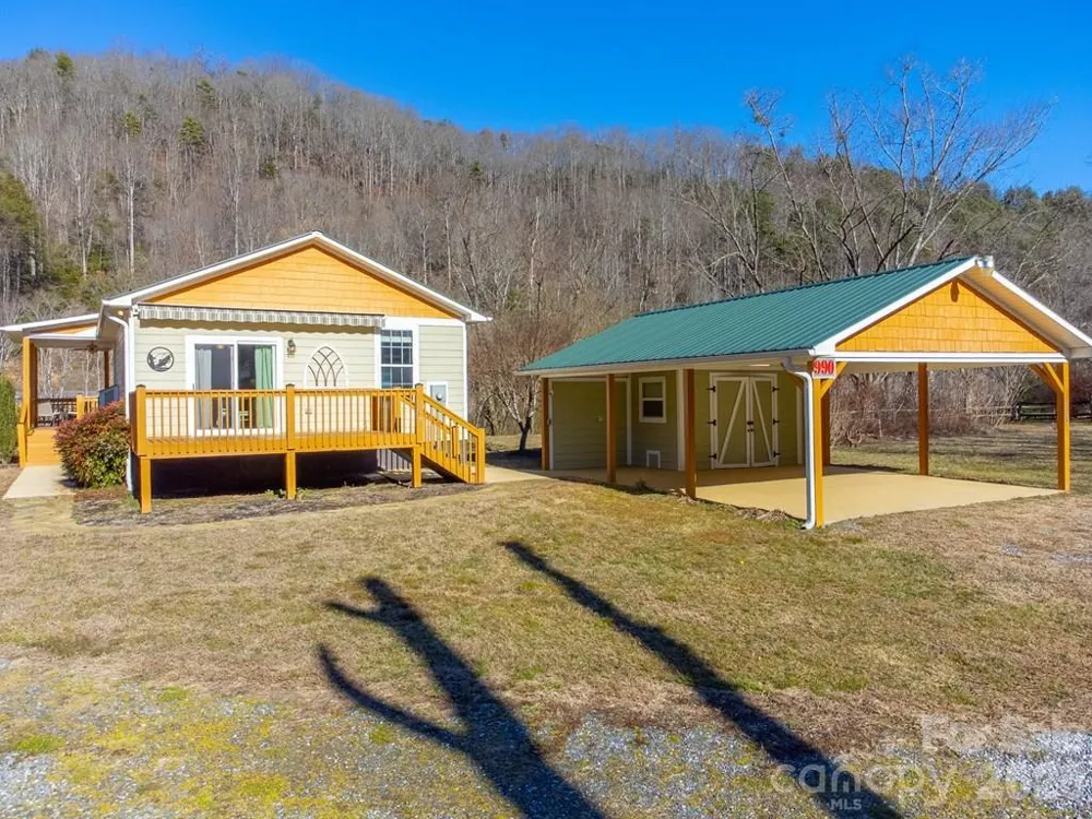 990 Hornet Drive Whittier, NC 28789