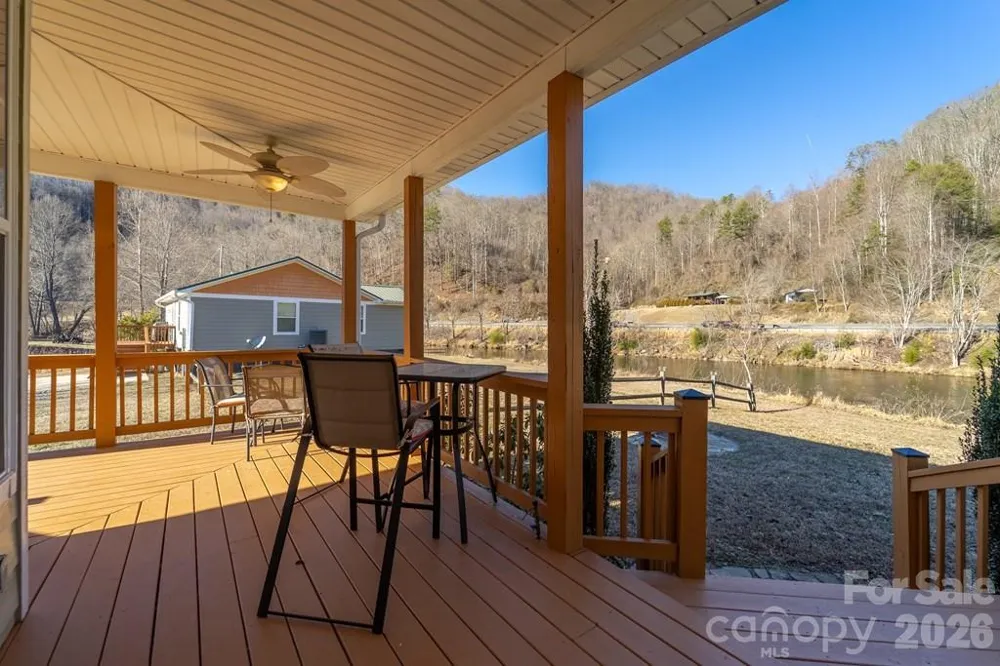 990 Hornet Drive Whittier, NC 28789