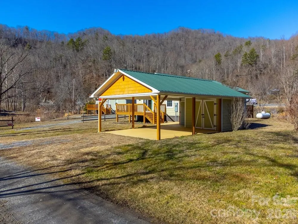 990 Hornet Drive Whittier, NC 28789