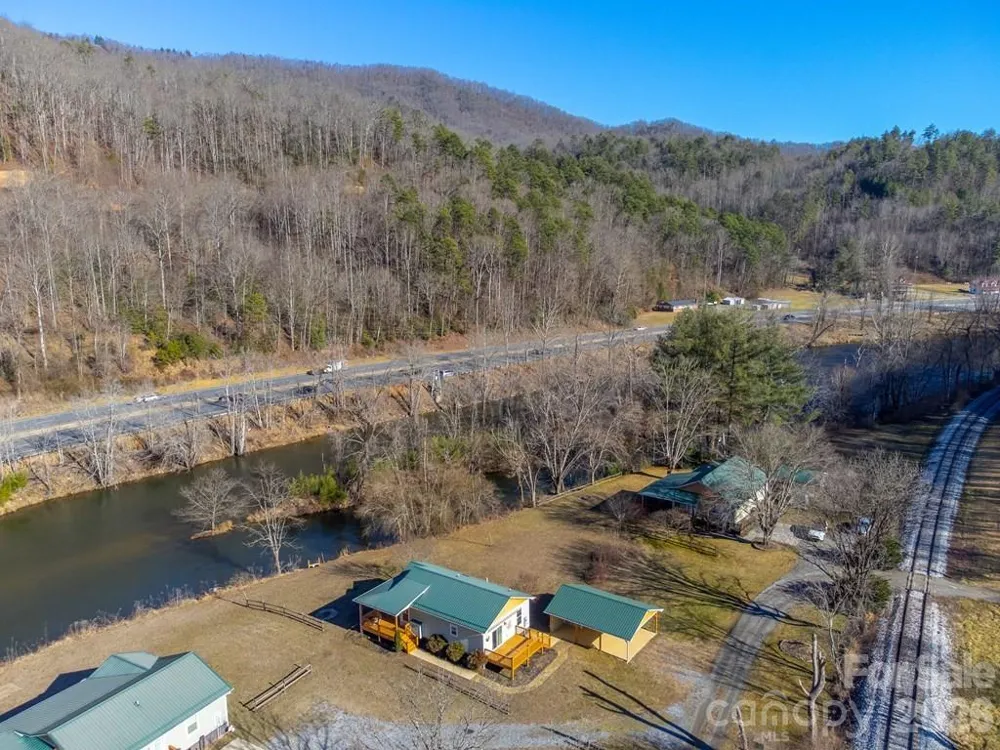 990 Hornet Drive Whittier, NC 28789