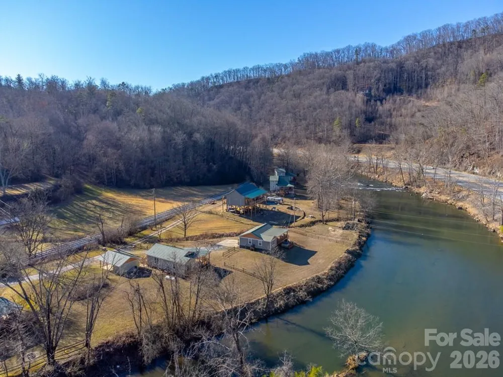 990 Hornet Drive Whittier, NC 28789