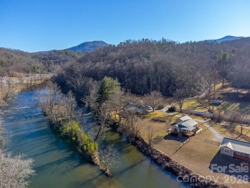 990 Hornet Drive Whittier, NC 28789