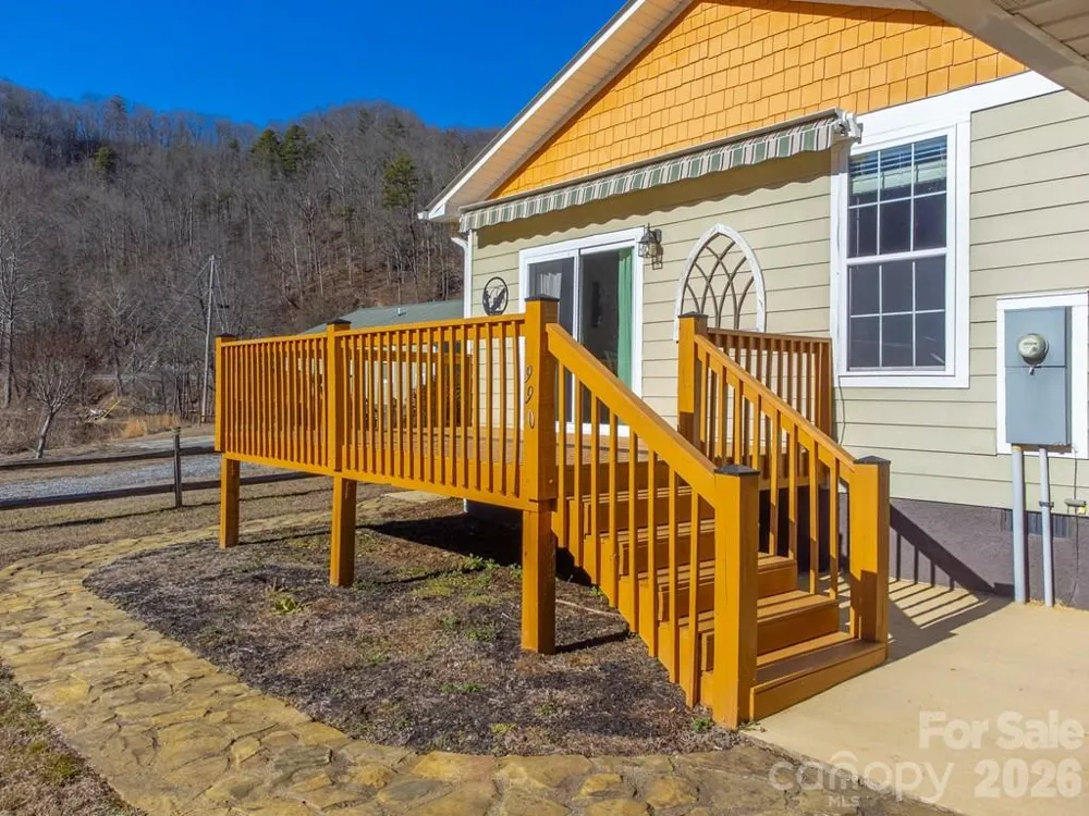 990 Hornet Drive Whittier, NC 28789